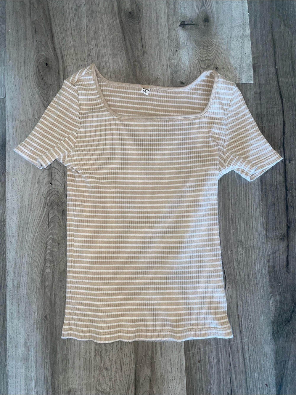 Uniqlo Beige and White Square-Neck Ribbed Short Sleeve Top